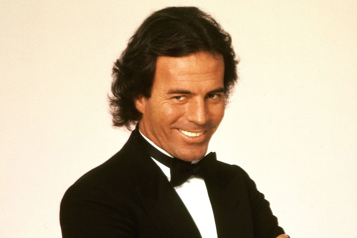 Foto de Julio Iglesias joven.